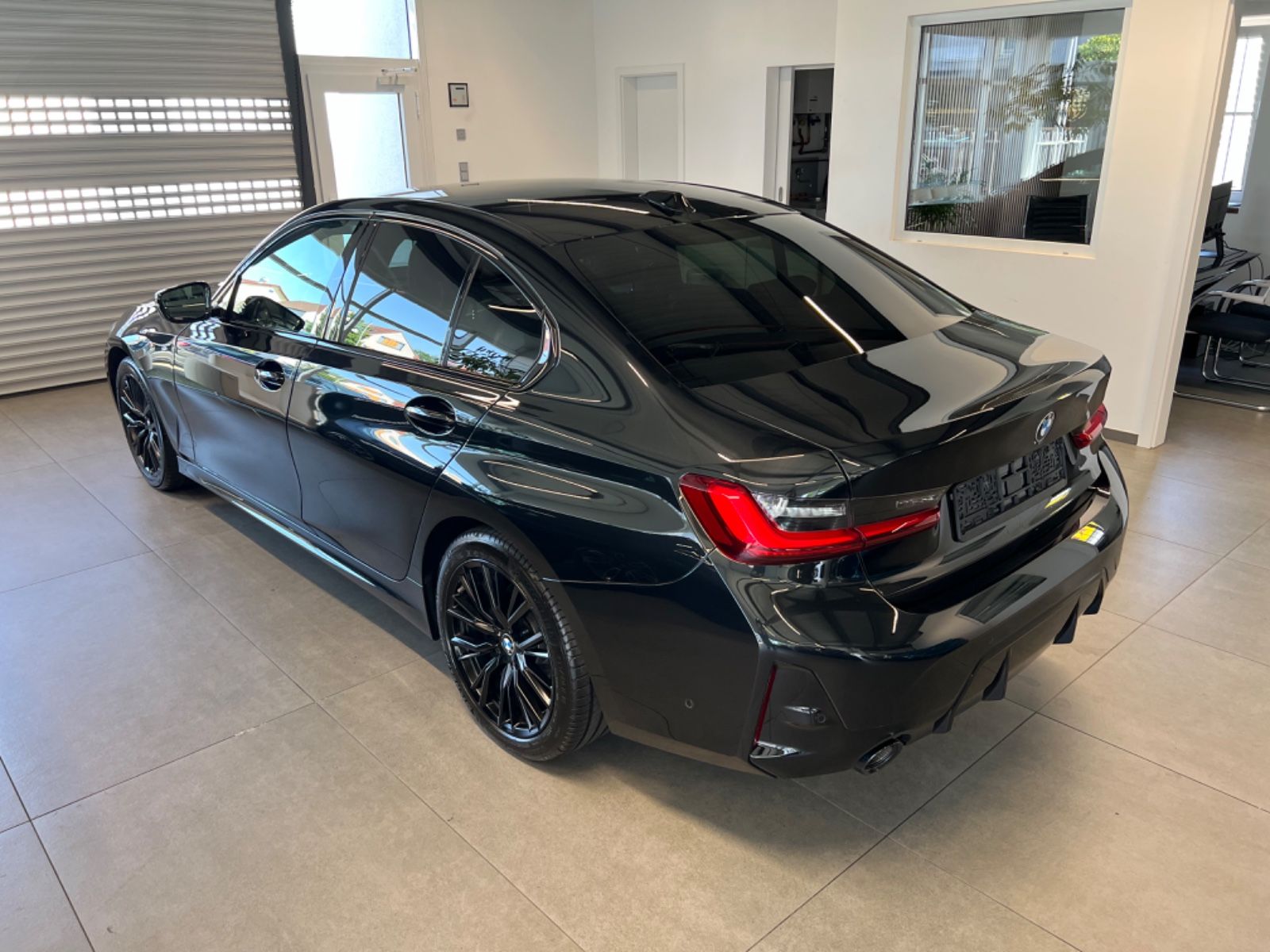 BMW 320 d xDrive M Sport - Samsaru's Car Outlet