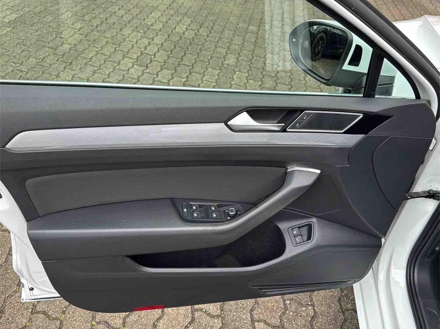 Volkswagen Passat Variant GTE - Samsaru's Car Outlet