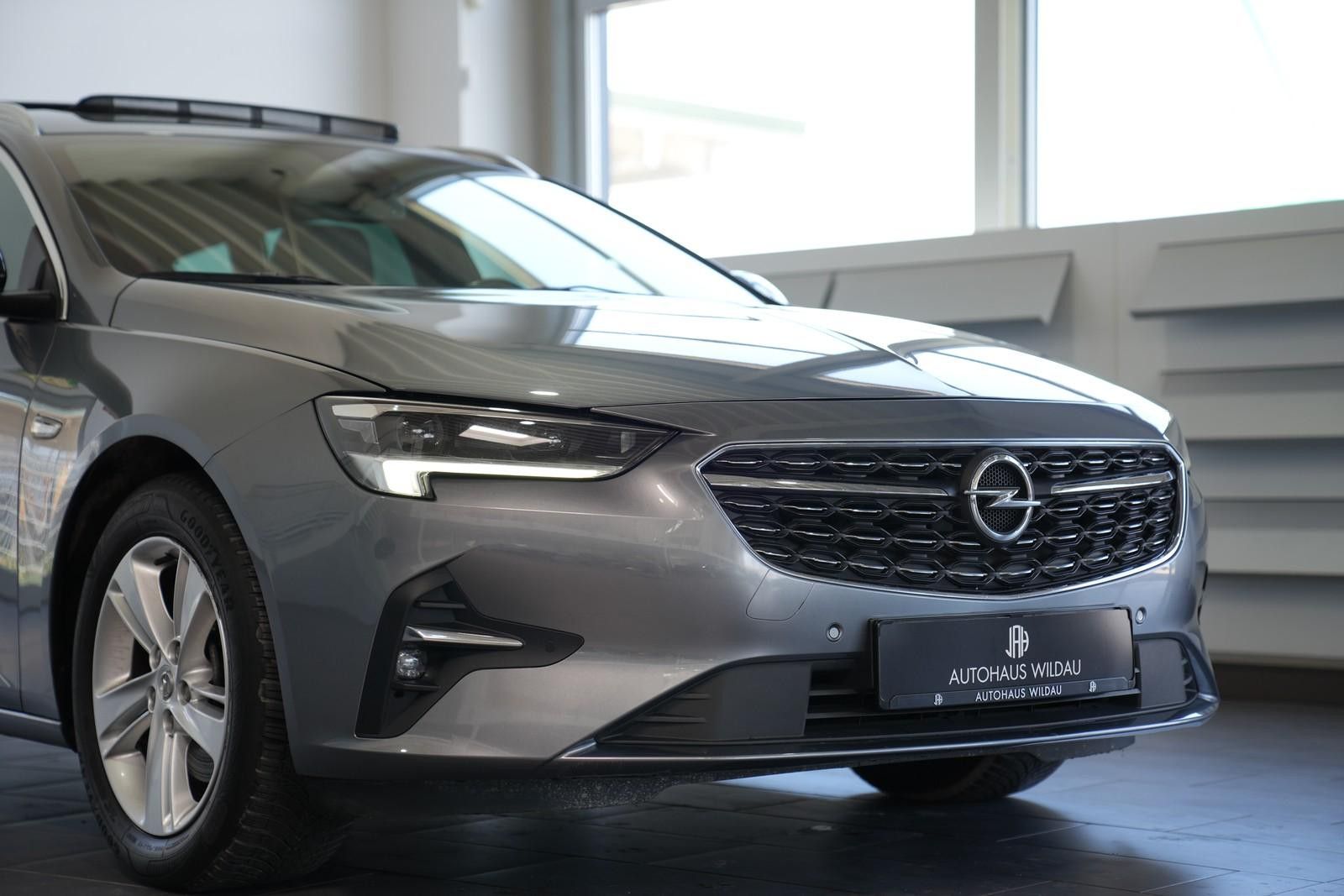 Opel Insignia B Sports Tourer Elegance - Samsaru's Car Outlet
