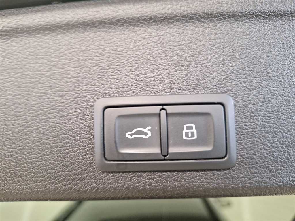 Audi A4 Avant 40 2.0 TFSI quattro S-tronic - Samsaru's Car Outlet