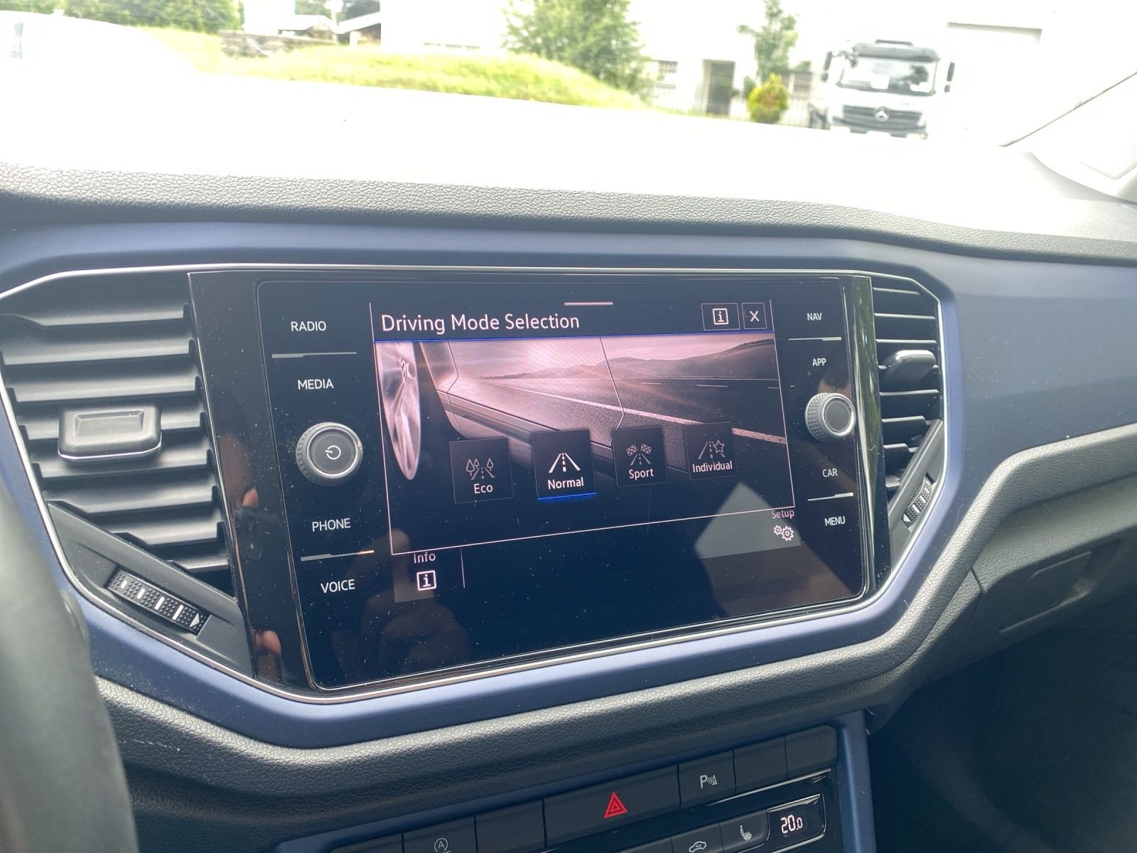 Volkswagen T-Roc United 1.5TSI DSG - Samsaru's Car Outlet