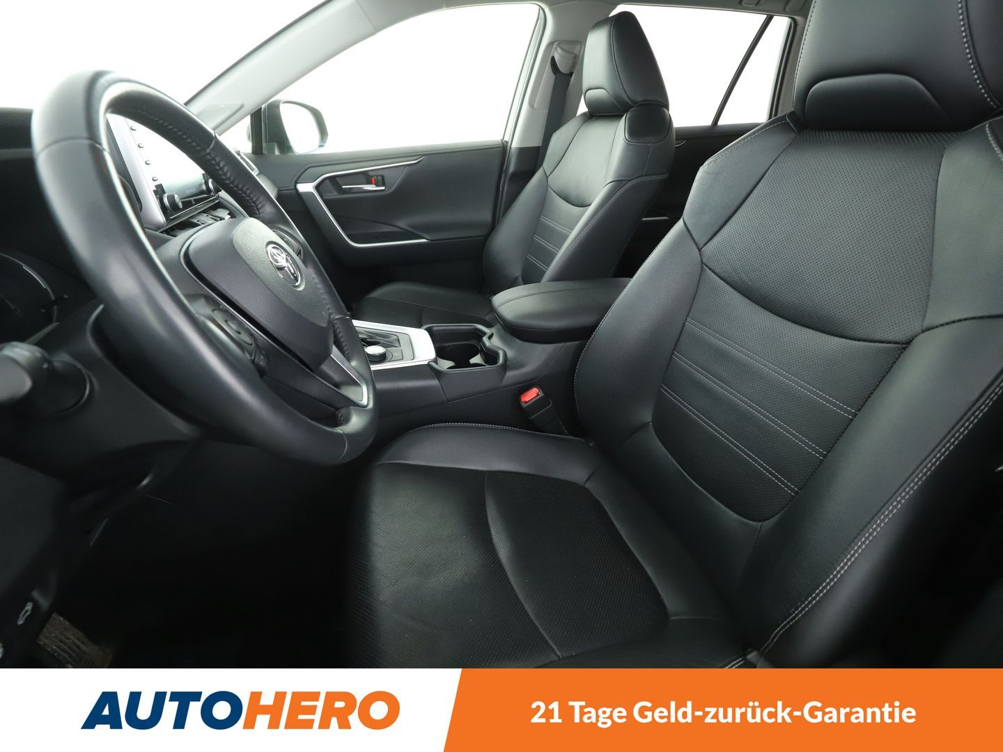 Toyota RAV 4 2.5 Hybrid 4x4 Lounge - Samsaru's Car Outlet