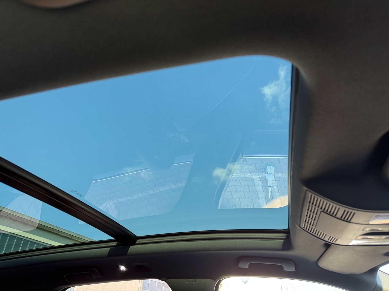 Volkswagen Touareg Atmosphere - Samsaru's Car Outlet