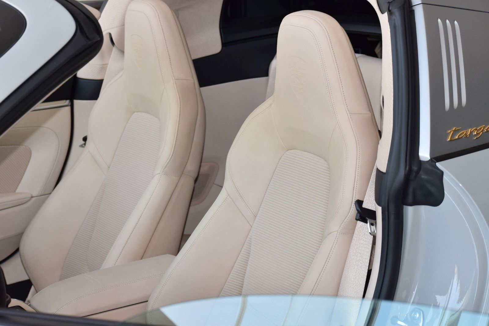Porsche 992 Heritage Design Edition - Samsaru's Car Outlet