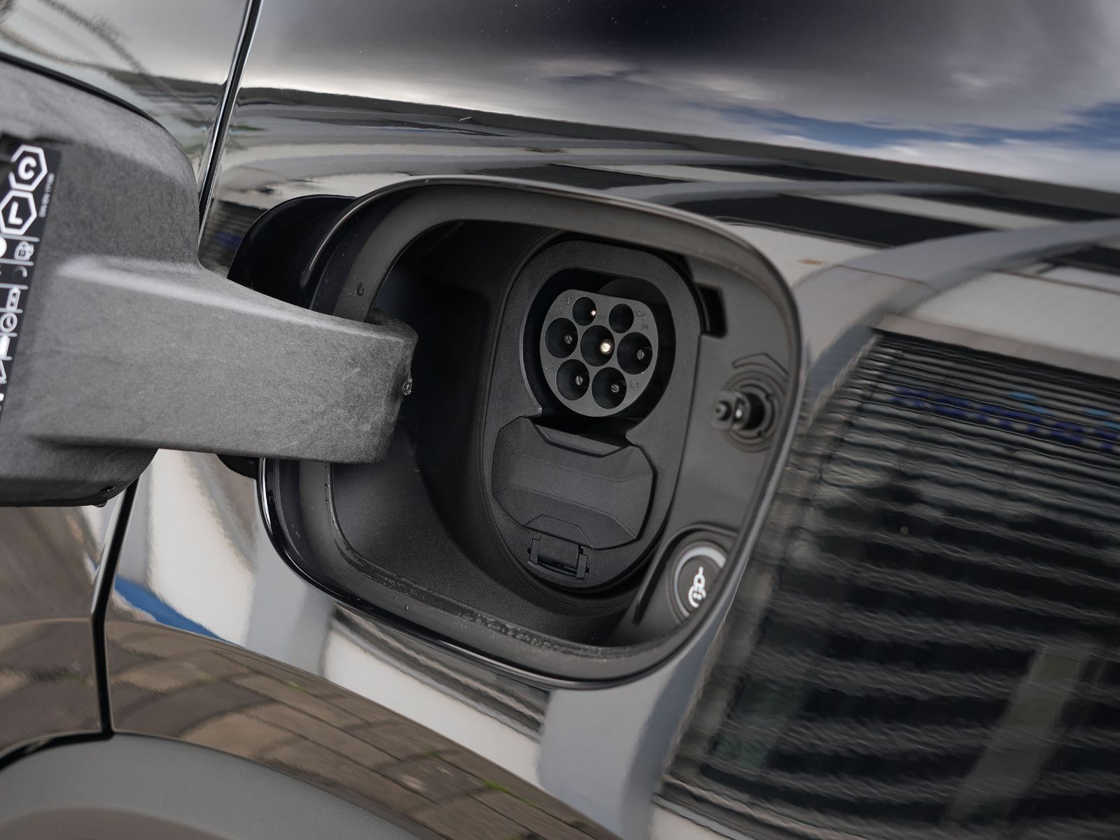 Porsche Macan 4 - Samsaru's Car Outlet