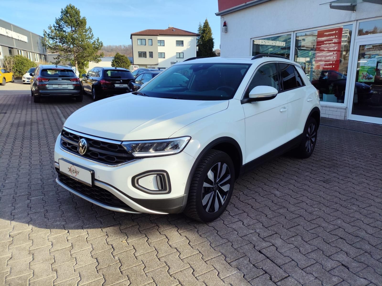 Volkswagen T-Roc 1.0 TSI Move - Samsaru's Car Outlet
