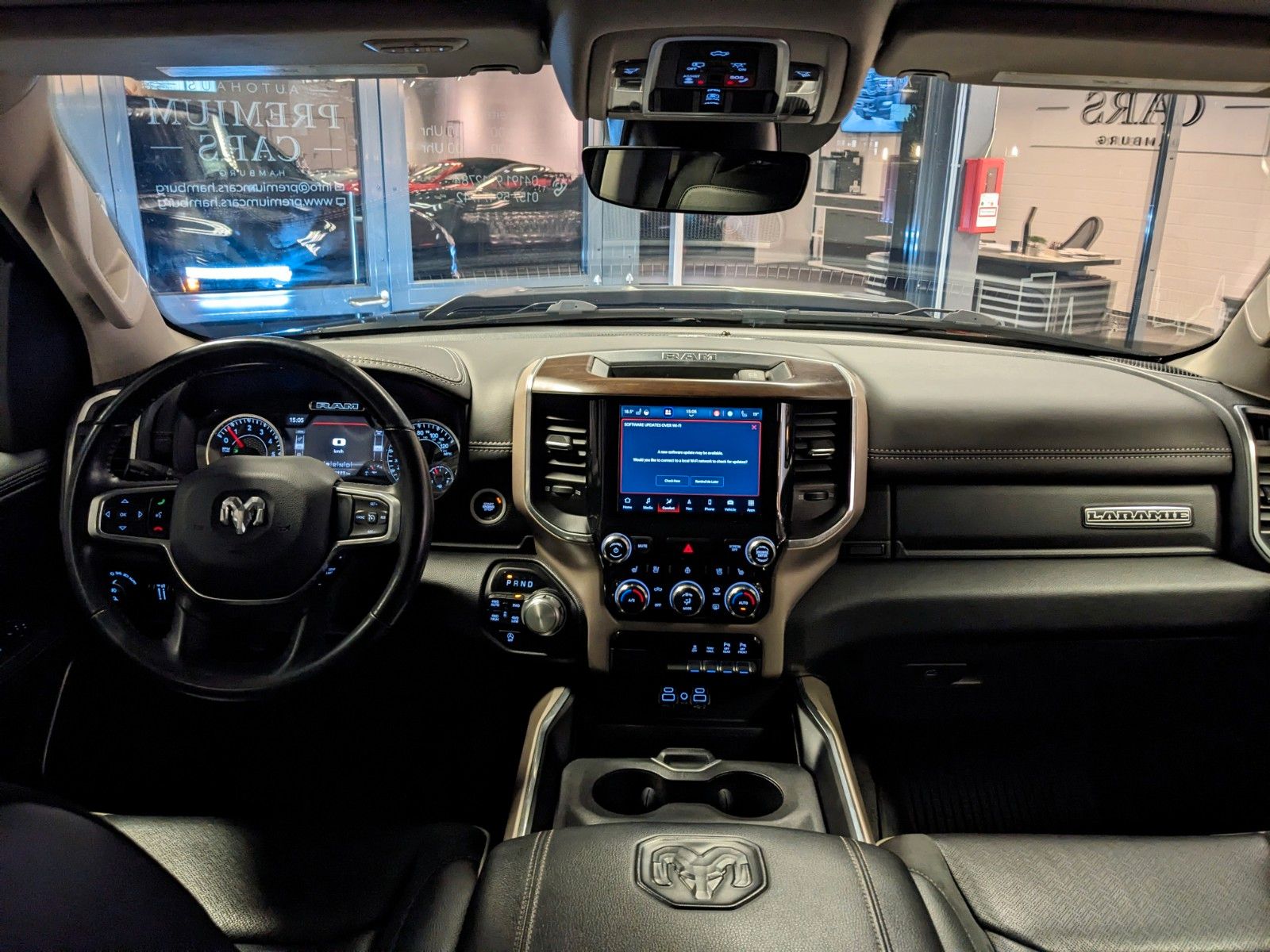 Dodge RAM 1500  Laramie Limited Night HEMI 5.7L   4x4
