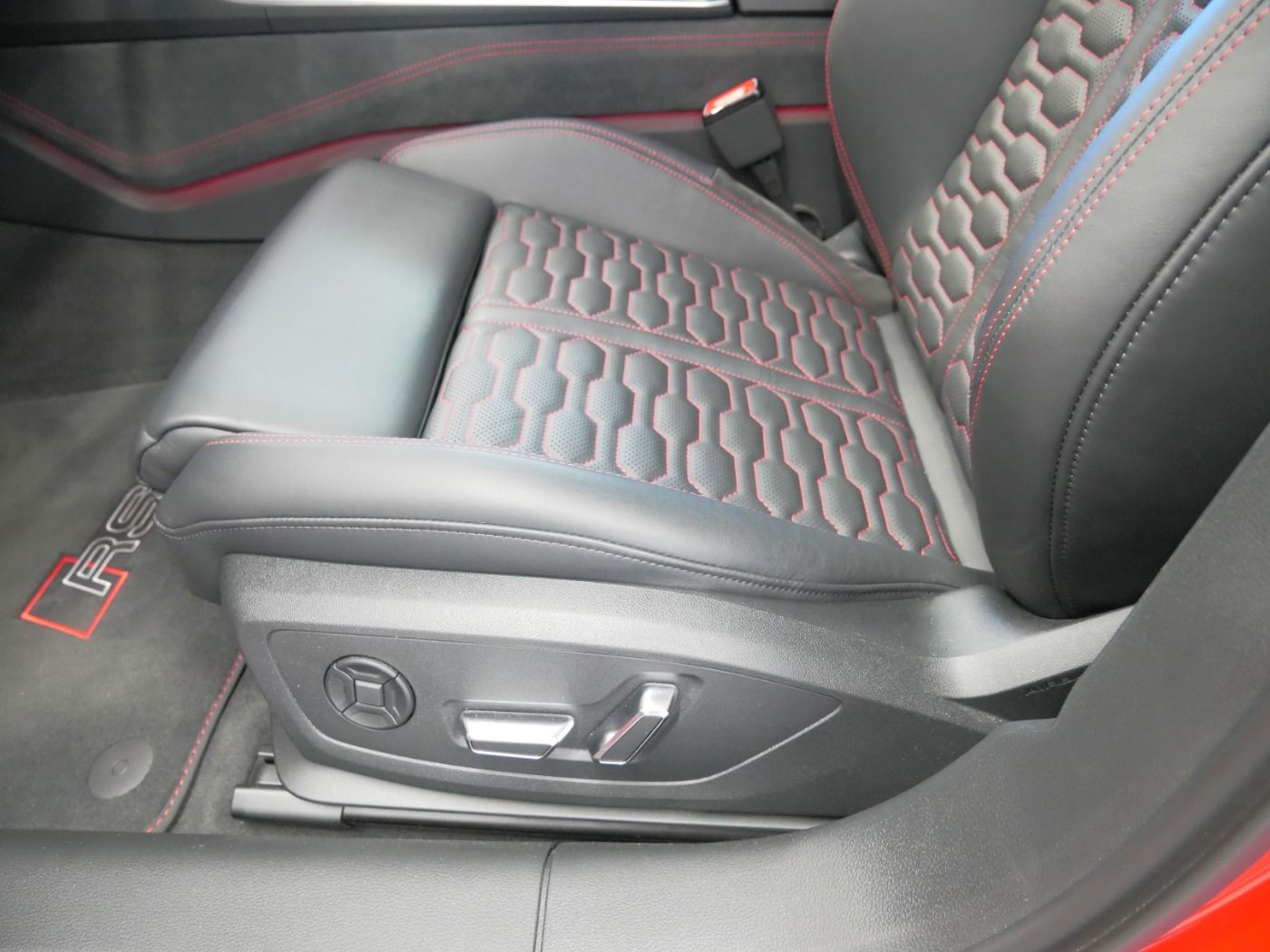 Audi RS 6 Avant tiptr. KERAMIK MATRIX AHK PANO HEAD-U