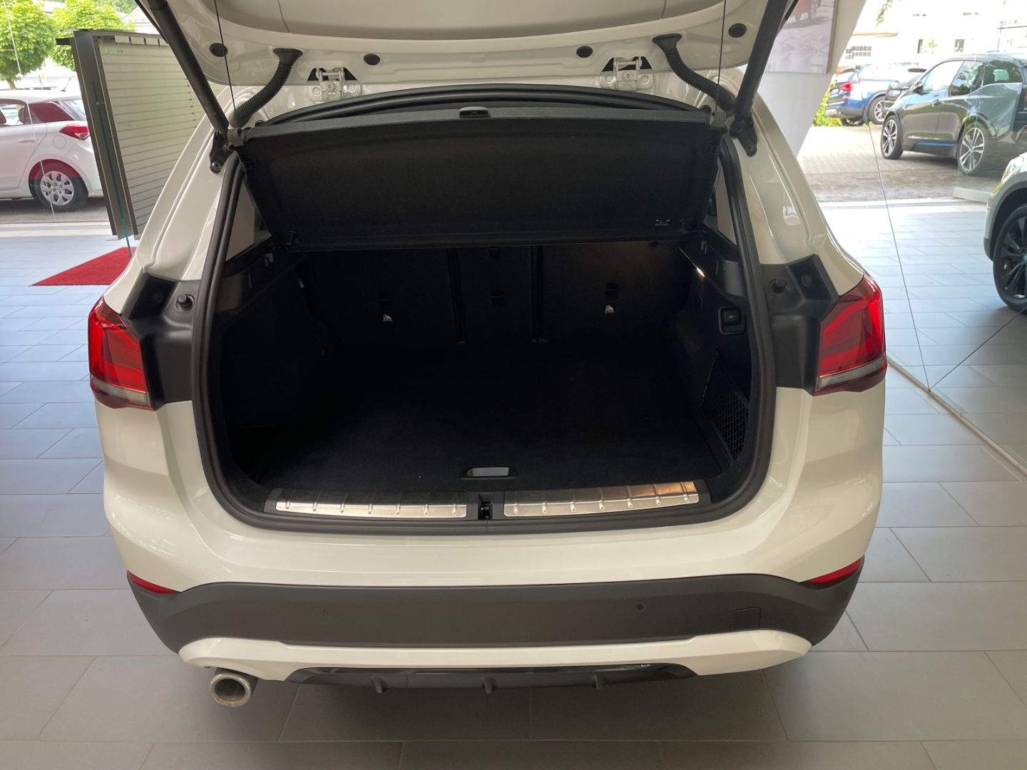 BMW X1 xDrive 25e Sport Line - Samsaru's Car Outlet