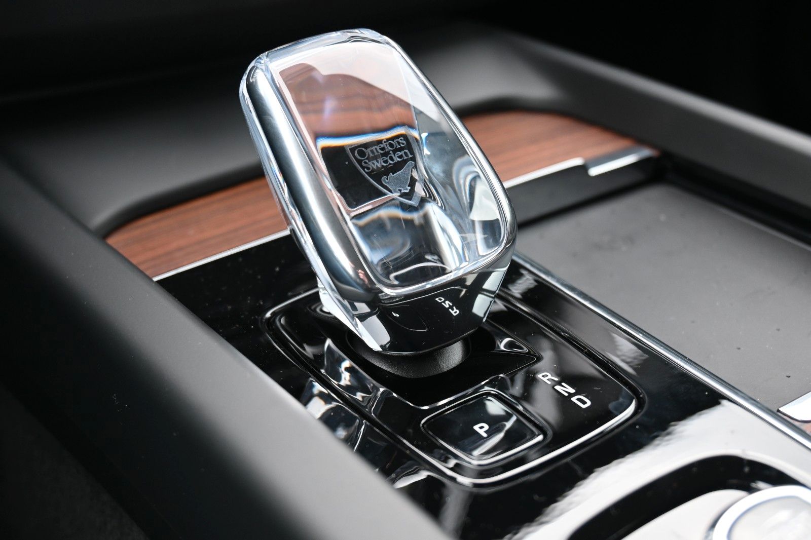 Volvo XC60 B4 D Autom. Plus Dark*STDHZG*360°*H&K*ACC