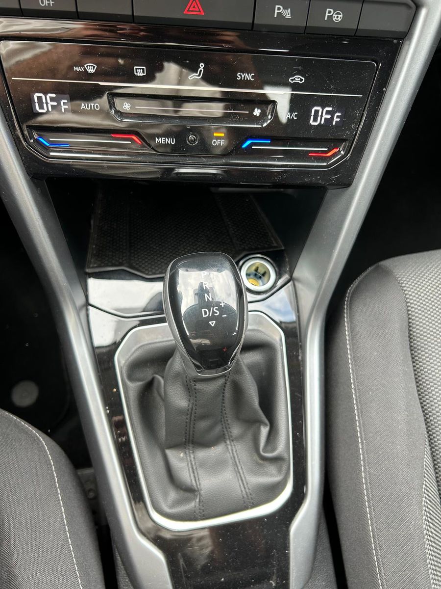 Volkswagen T-Roc Life - Samsaru's Car Outlet