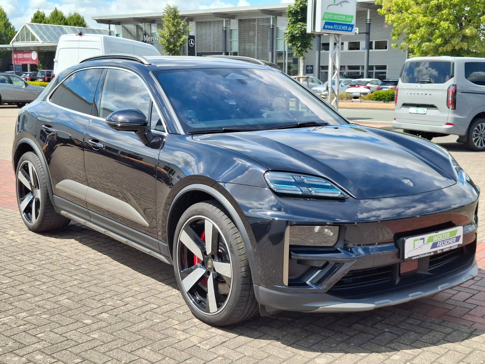 Porsche Macan E Turbo Burmester Sitzlüftung  HA-Lenkung