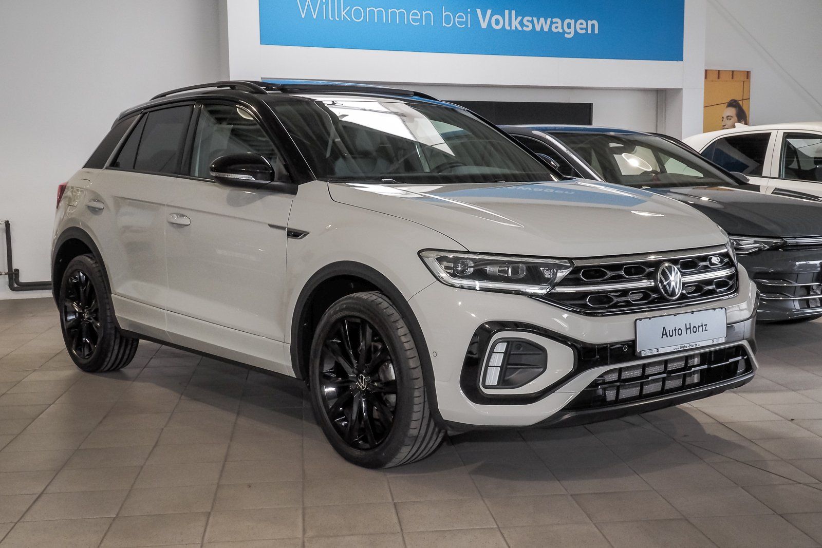Volkswagen T-Roc R-Line 1.5 TSI - Samsaru's Car Outlet