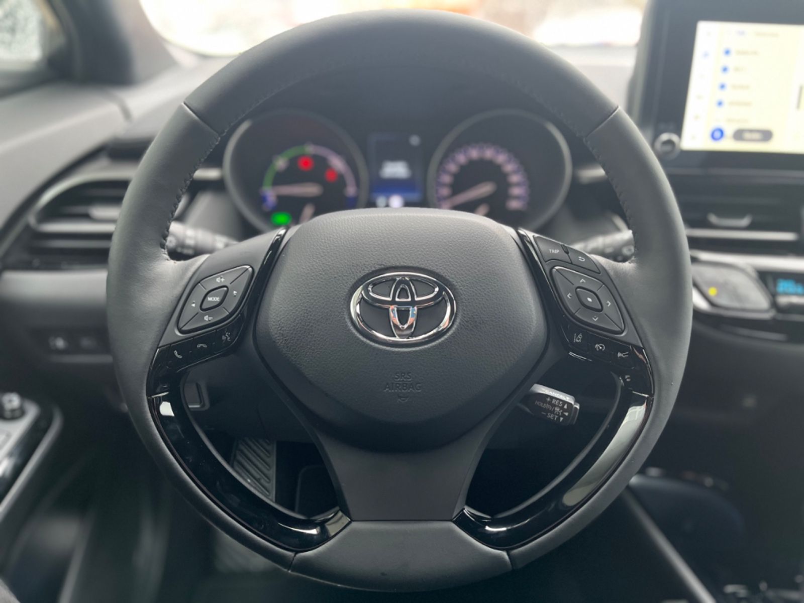 Toyota C-HR 2.0-l-Hybrid - Samsaru's Car Outlet