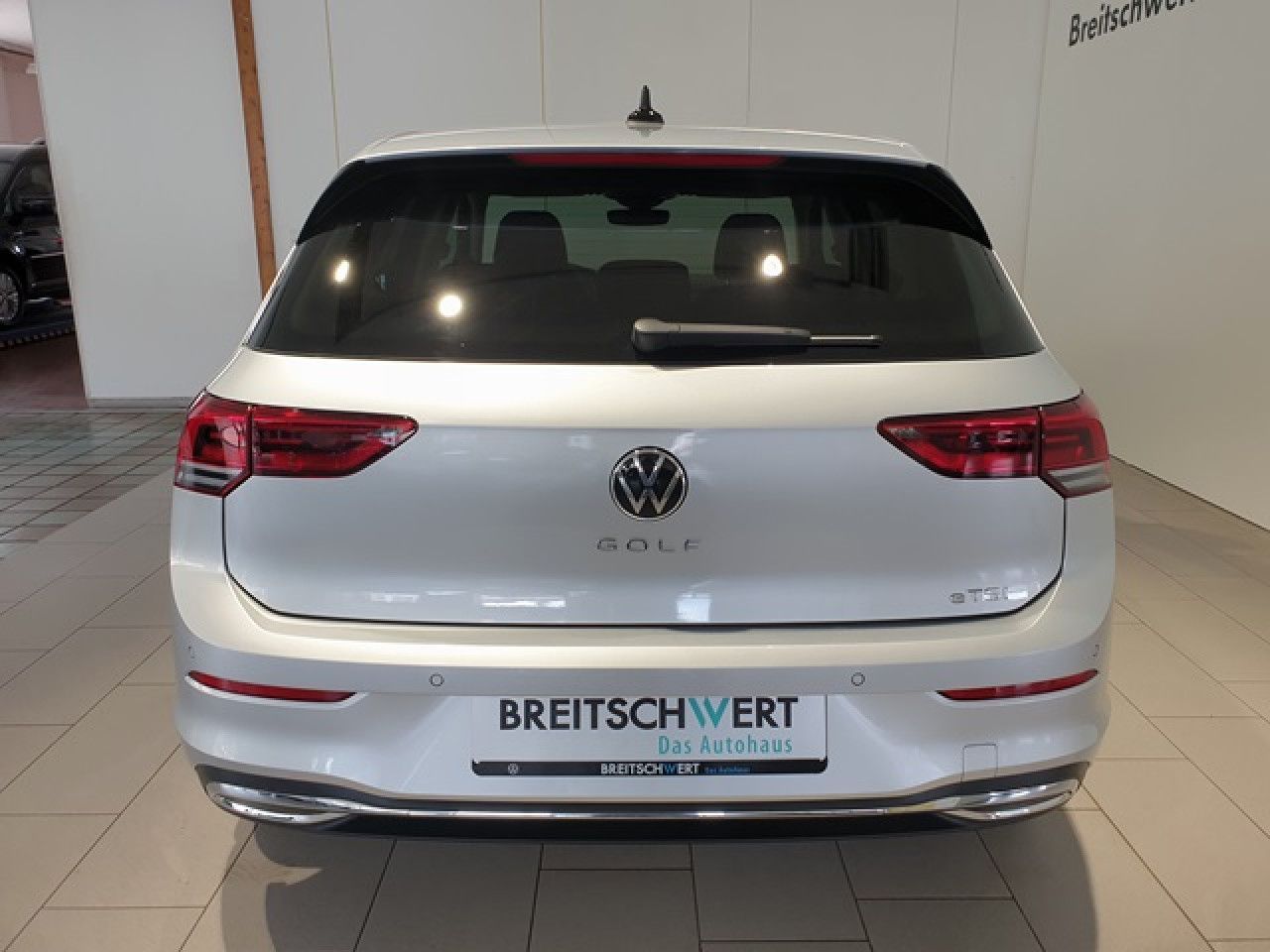 Volkswagen Golf 1.5 eTSI Active DSG - Samsaru's Car Outlet