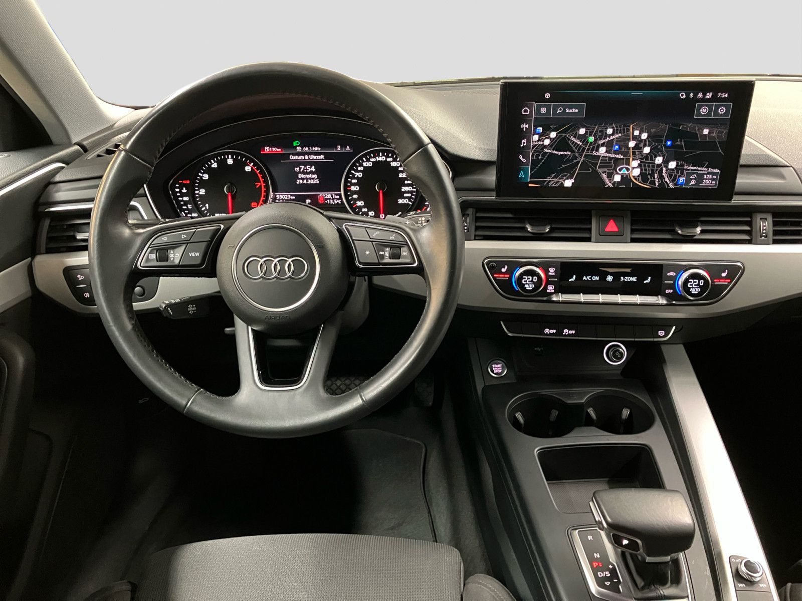 Audi A4 Avant 35 TFSI - Samsaru's Car Outlet