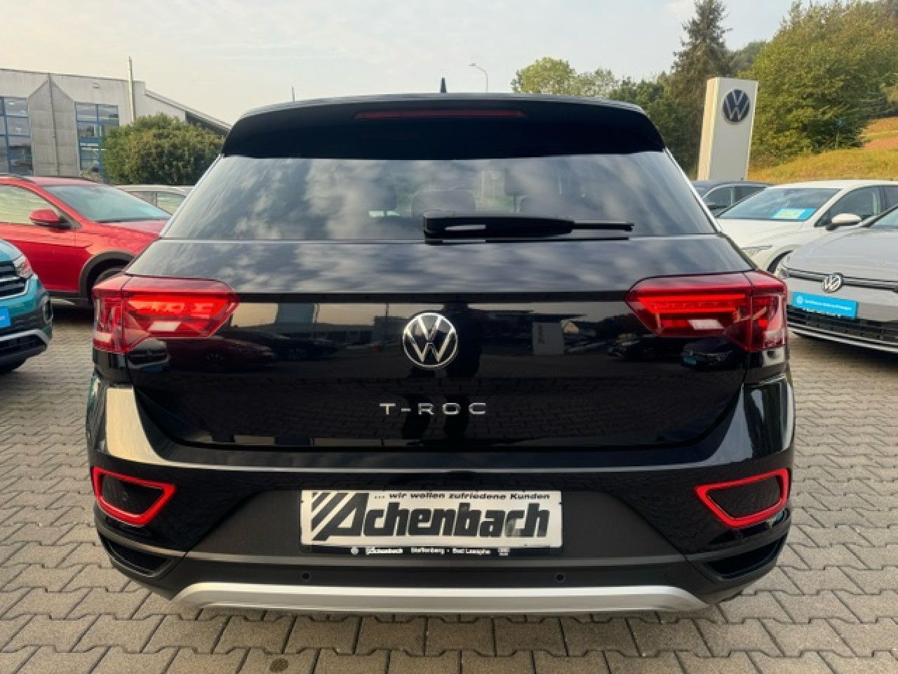Volkswagen T-Roc Life 1.5 TSI DSG - Samsaru's Car Outlet