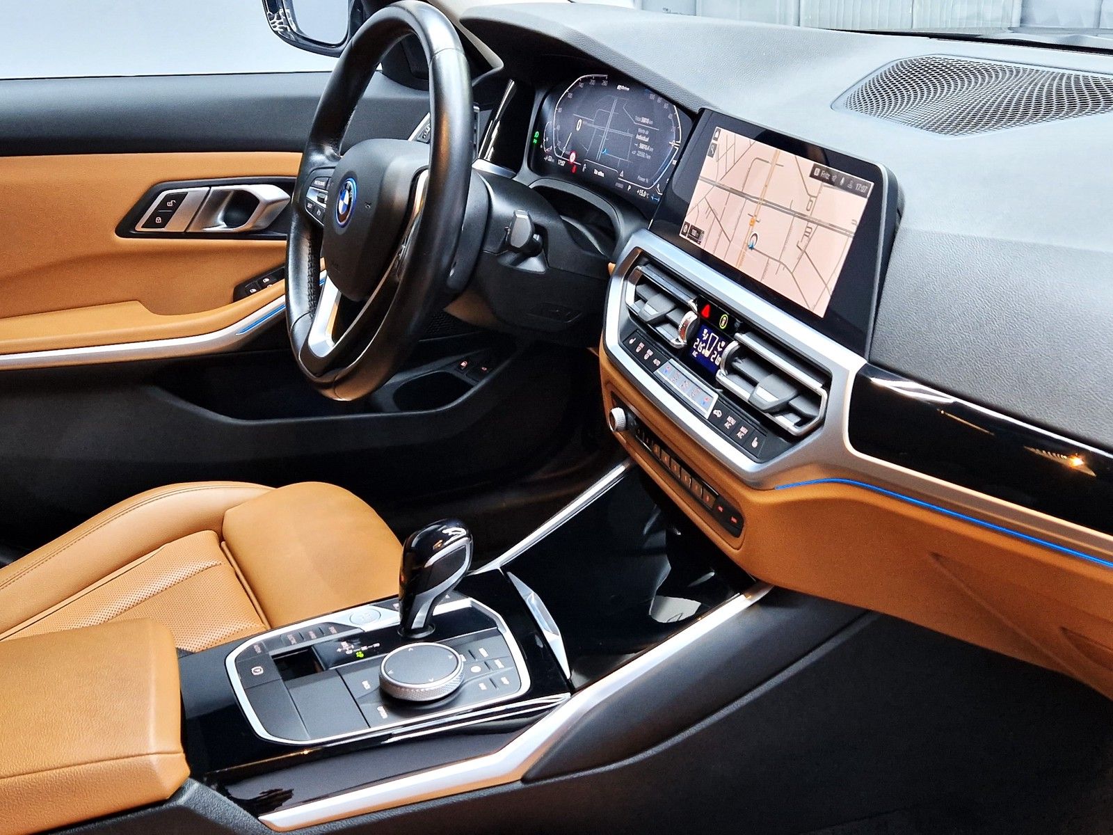 BMW 330 e Sport Line - Samsaru's Car Outlet