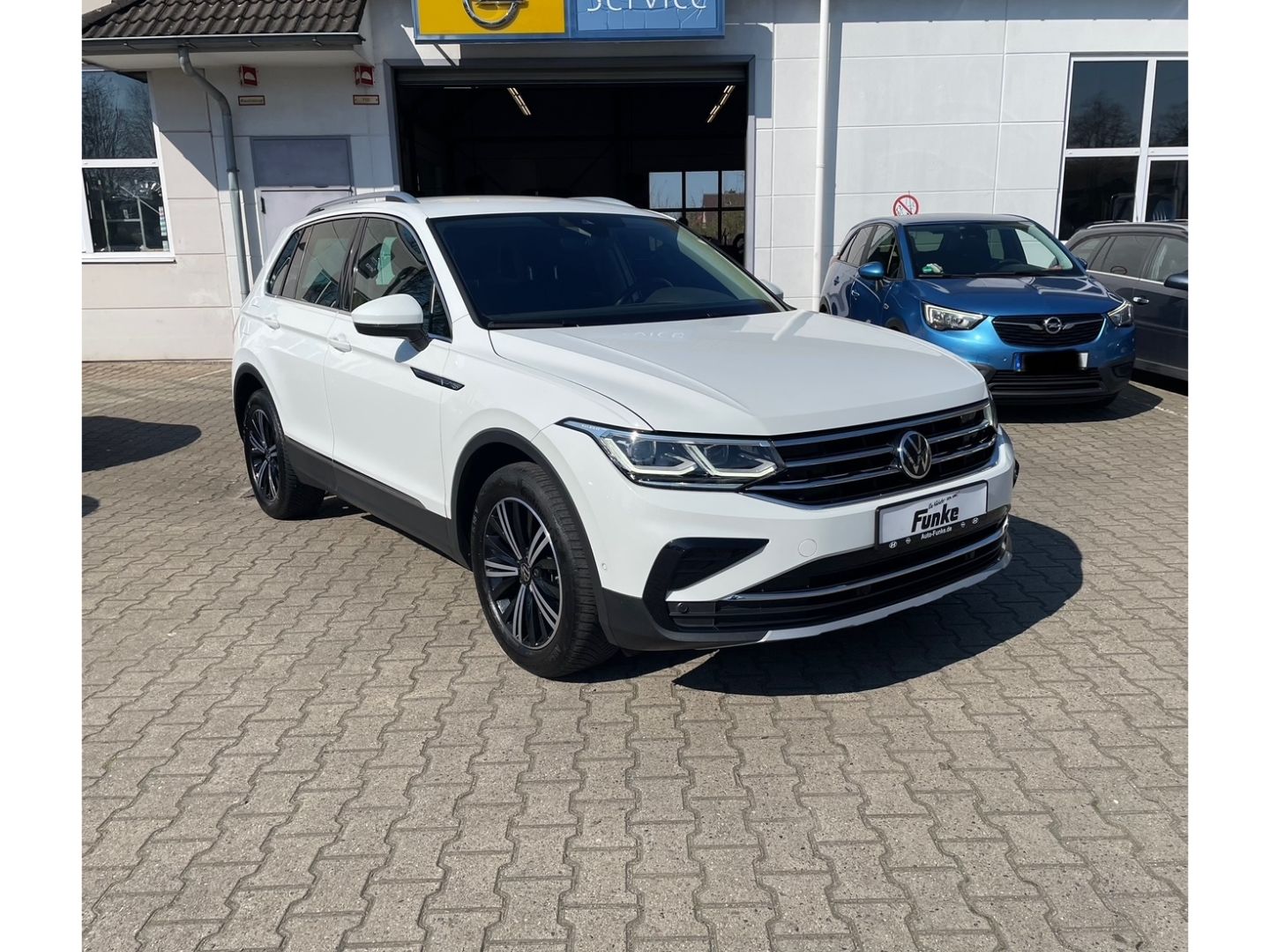 Volkswagen Tiguan Elegance 1.5 TSI - Samsaru's Car Outlet