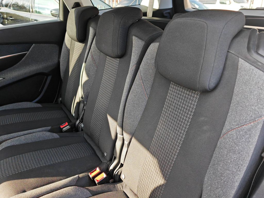 Peugeot 5008 PureTech 130 EAT8 - Samsaru's Car Outlet