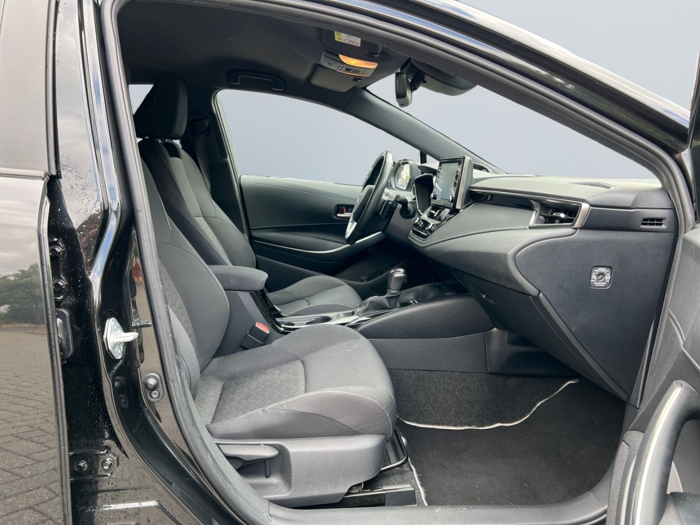 Toyota Corolla 2.0 Hybrid Club - Samsaru's Car Outlet
