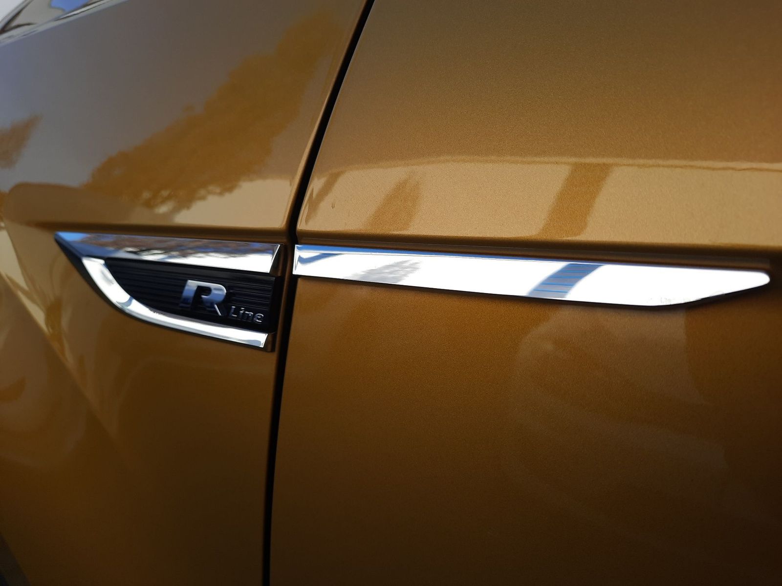 Volkswagen T-Roc R-LINE BLACK - Samsaru's Car Outlet