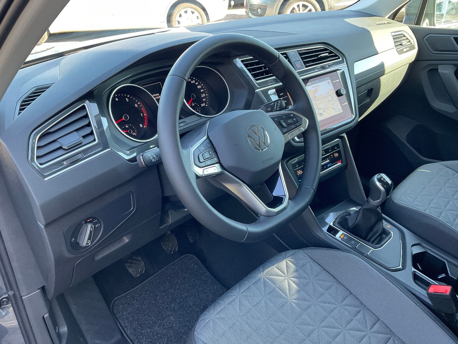 Volkswagen Tiguan Life - Samsaru's Car Outlet