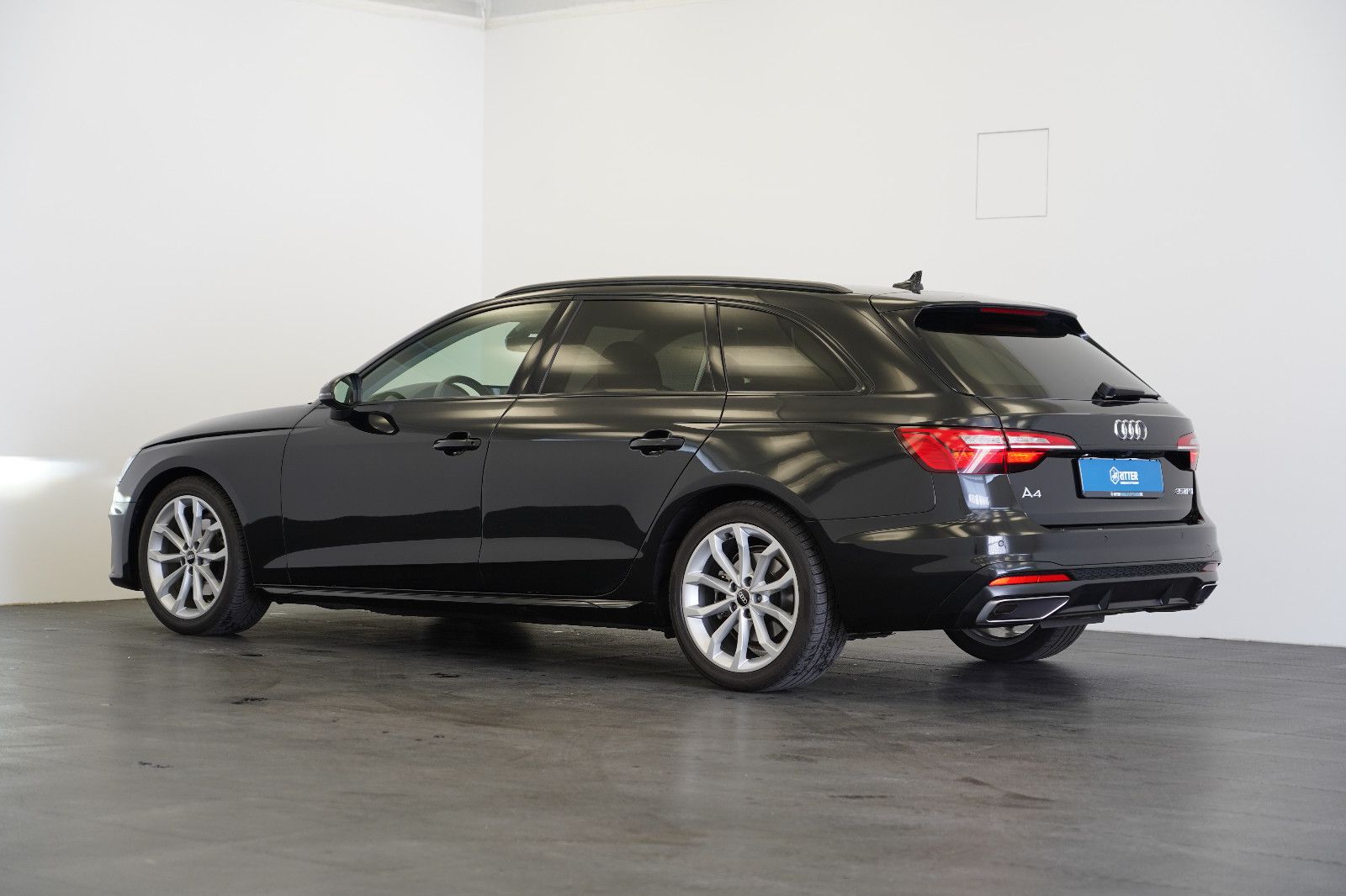 Audi A4 Avant 35 TFSI S Line S-Tronic - Samsaru's Car Outlet