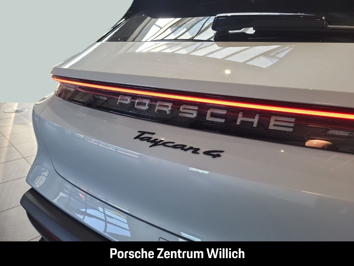 Porsche Taycan 4 Cross Turismo InnoDrive Surround-View