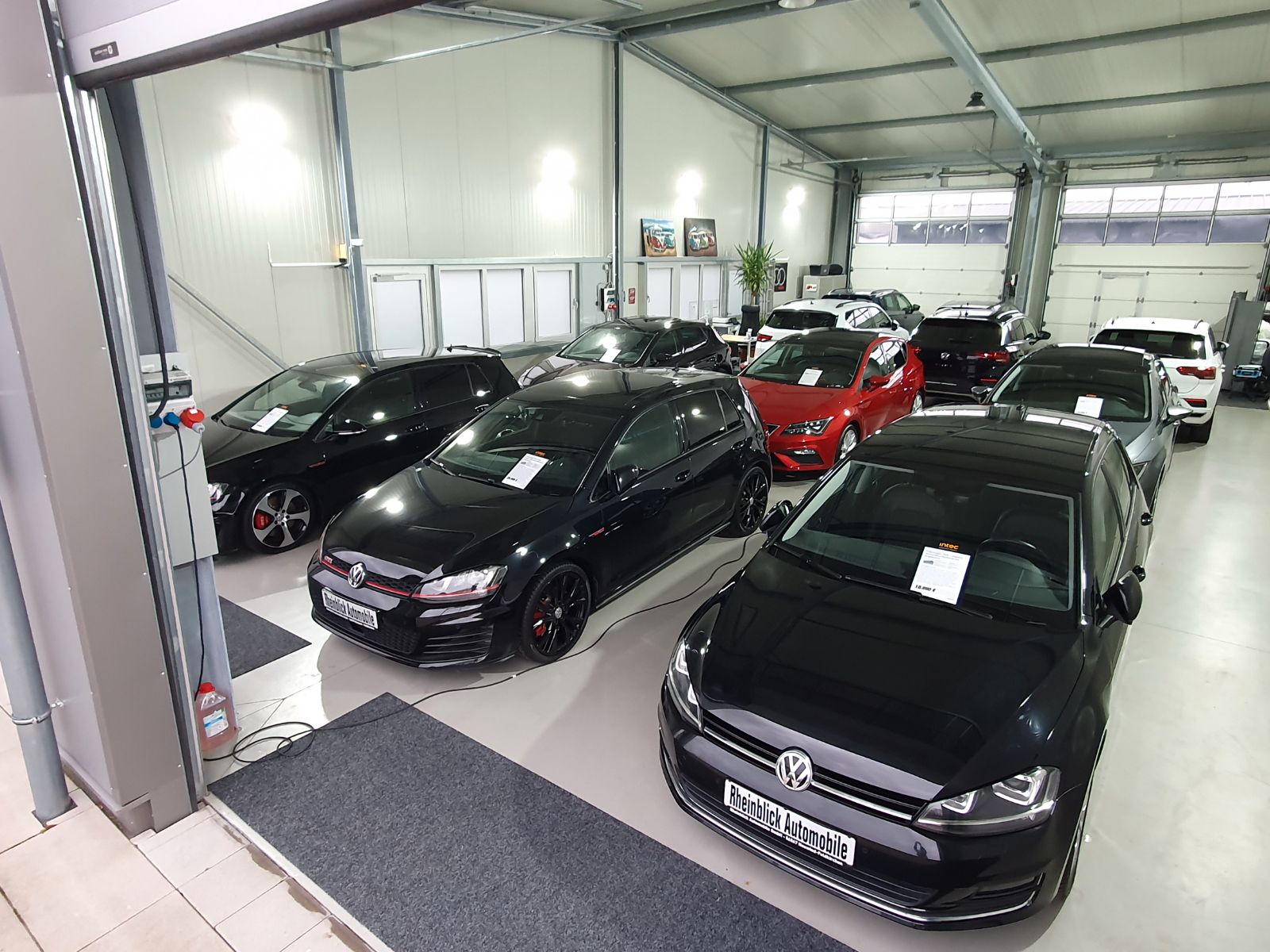 Volkswagen T-Roc R-Line Black - Samsaru's Car Outlet