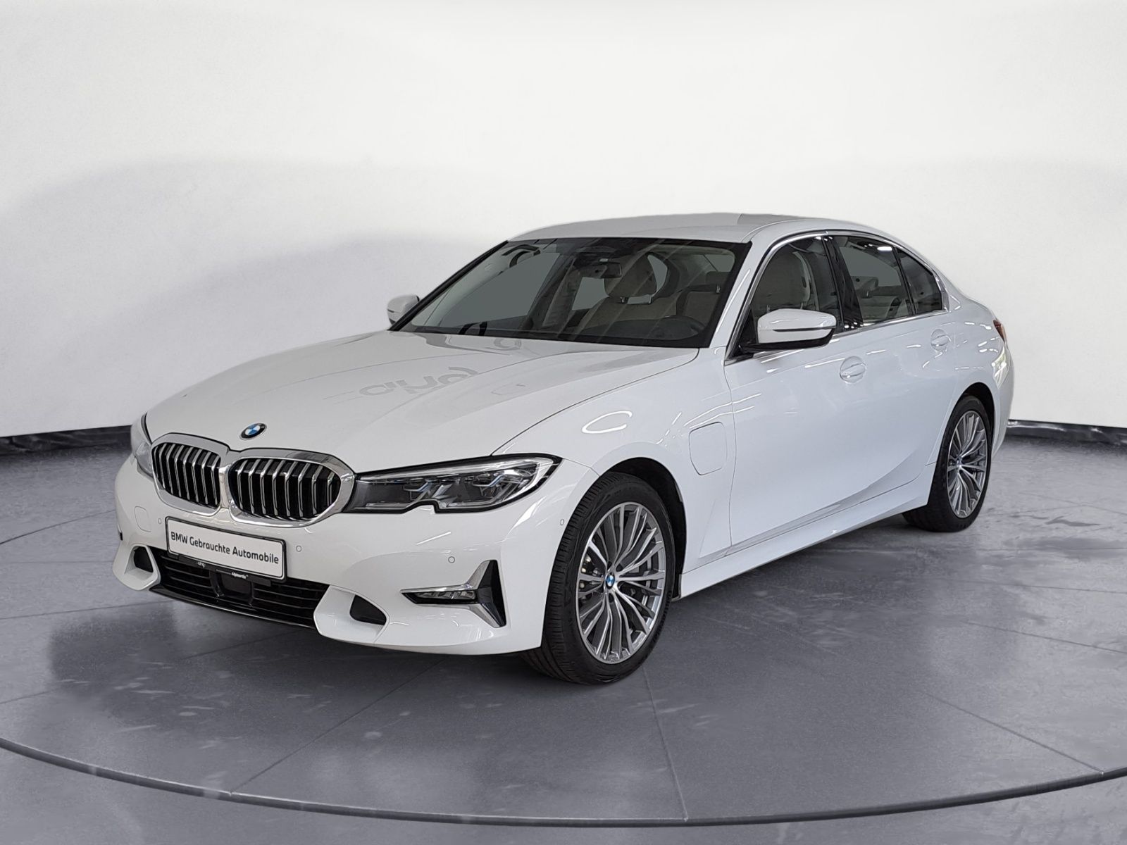 BMW 330e Luxury Line - Samsaru's Car Outlet