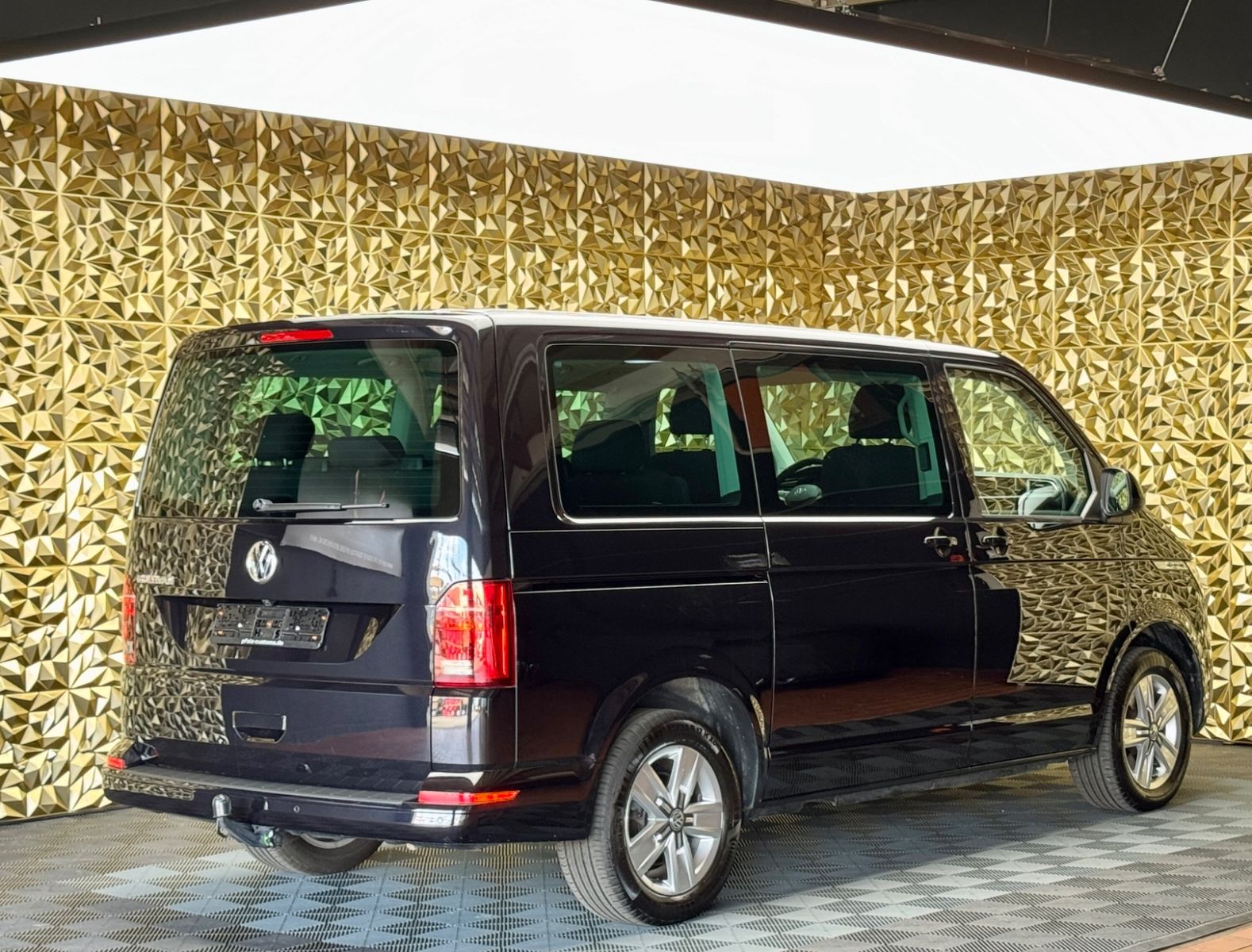 Volkswagen T6.1 Multivan Comfort - Samsaru's Car Outlet