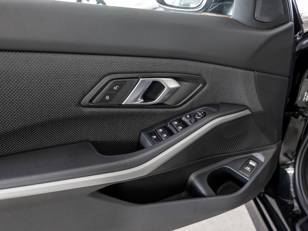 BMW 320i Touring Advantage - Samsaru's Car Outlet