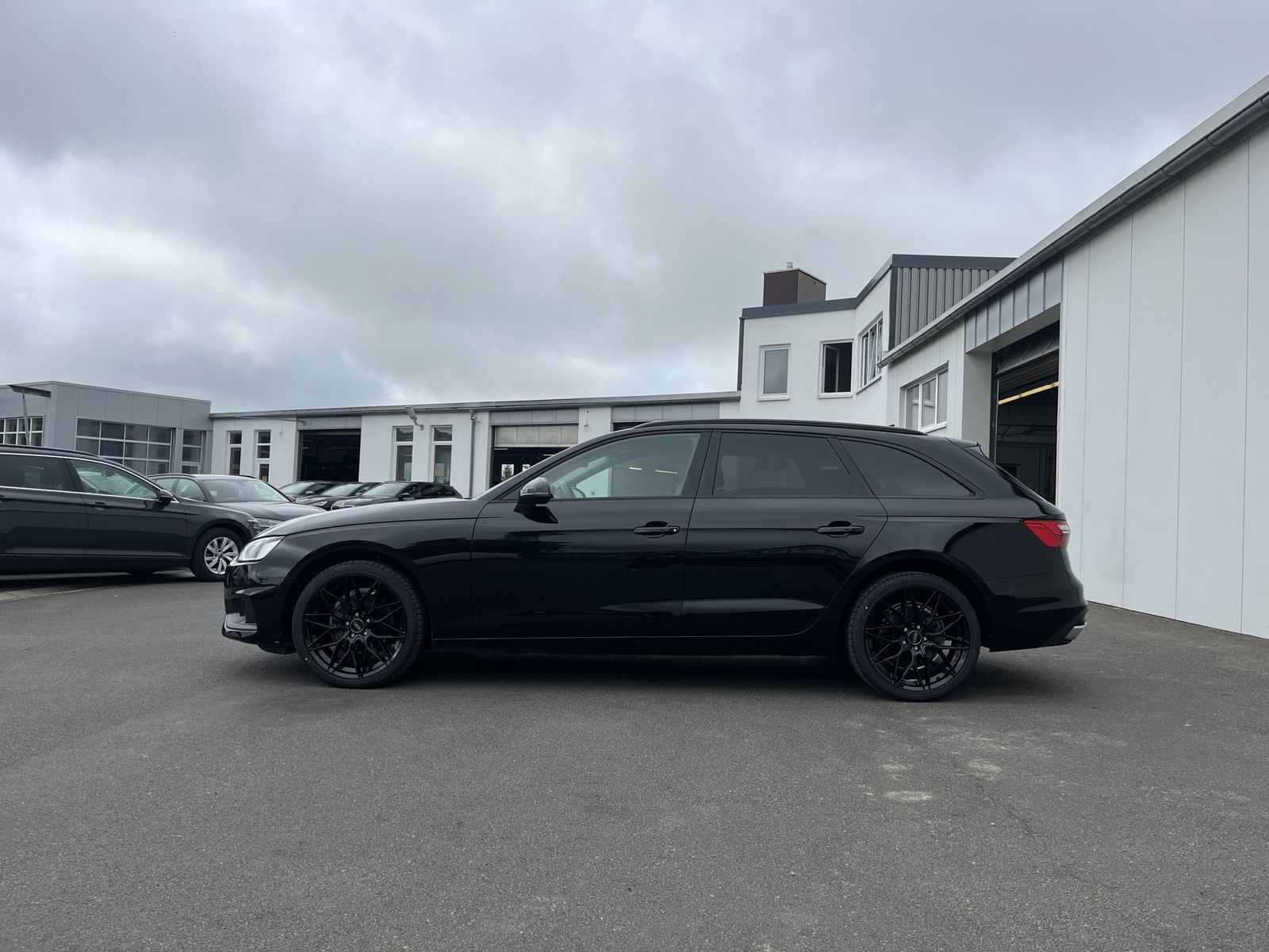 Audi A4 Avant 35 2.0 TFSI S-Line - Samsaru's Car Outlet