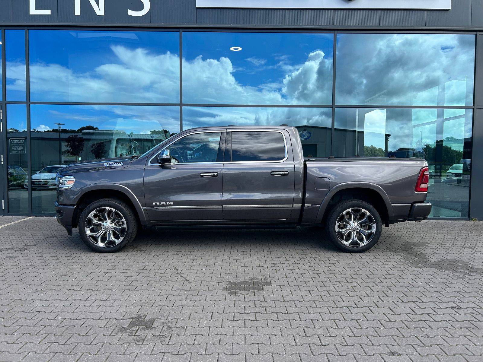 Dodge RAM 1500 Limited LPG Luft LED HUD  Retrax dt.Fzg