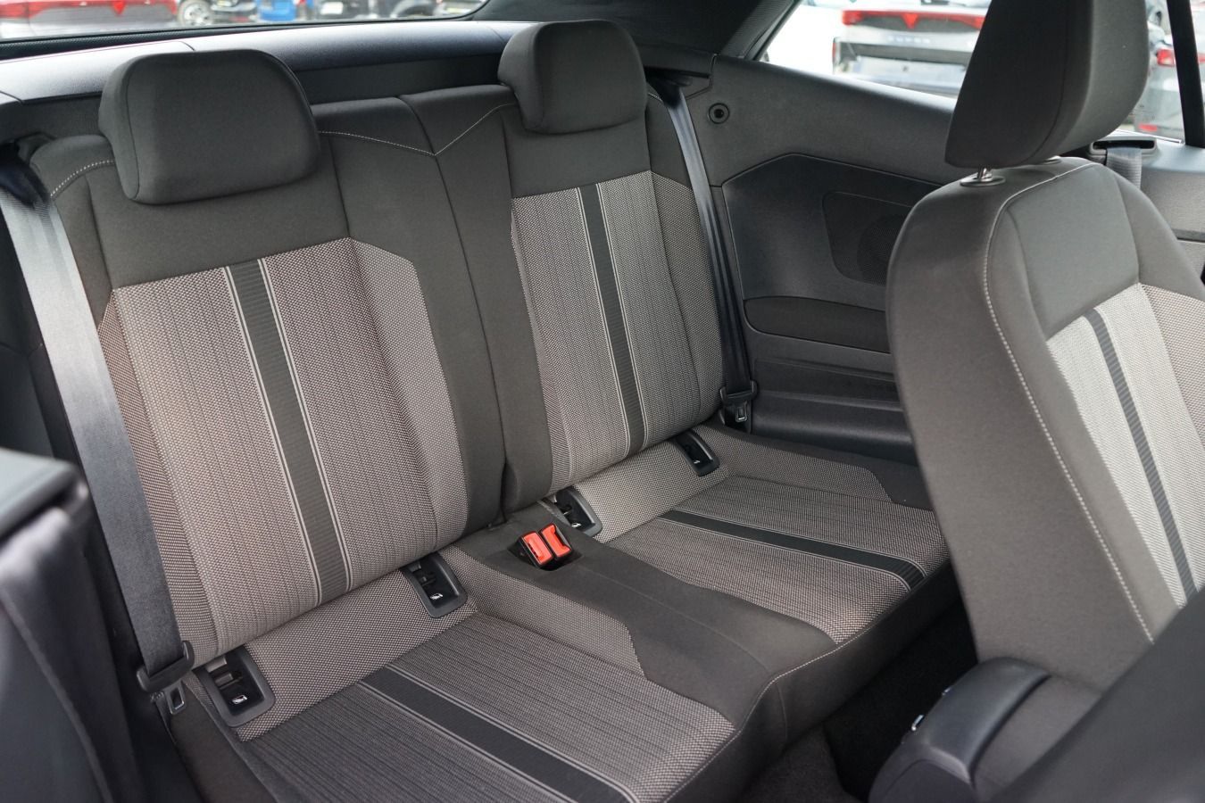 Volkswagen T-Roc 1.5 TSI Style - Samsaru's Car Outlet