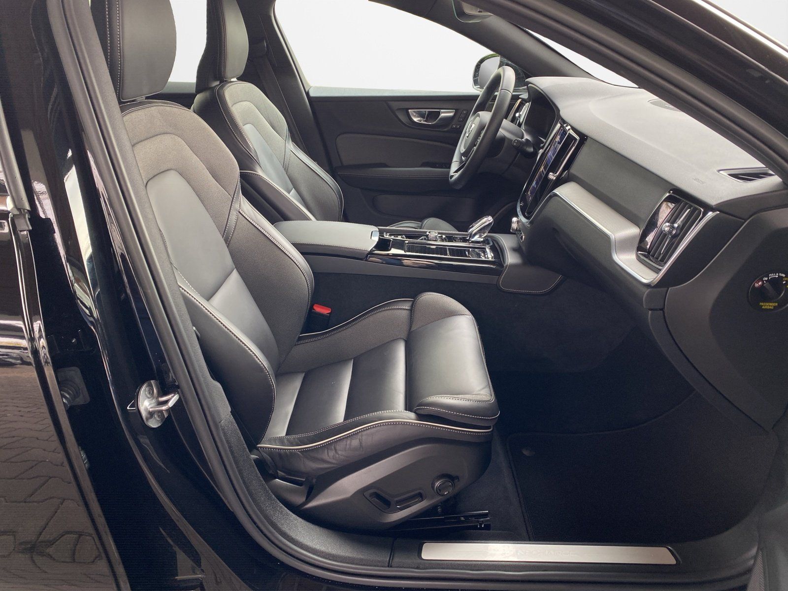 Volvo V60 T8 Plus Bright AHK*SHZ vo+hi*AWD*StHzg*