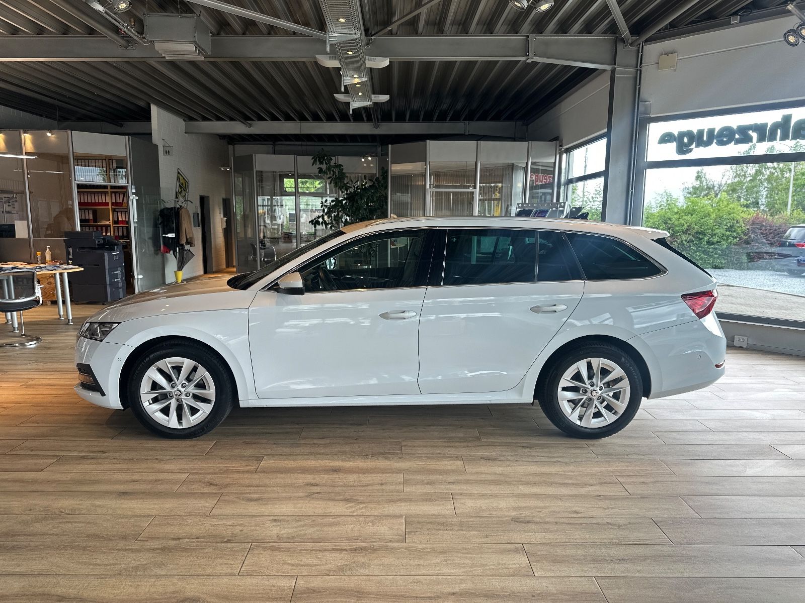 Skoda Octavia Combi - Samsaru's Car Outlet