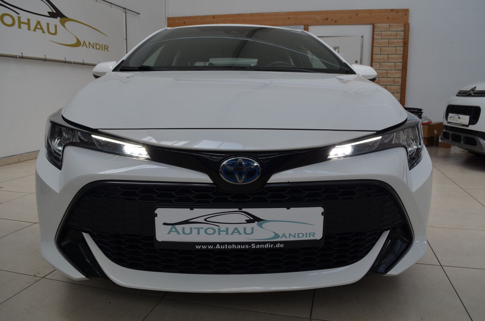 Toyota Corolla Hybrid 1.8 Comfort - Samsaru's Car Outlet