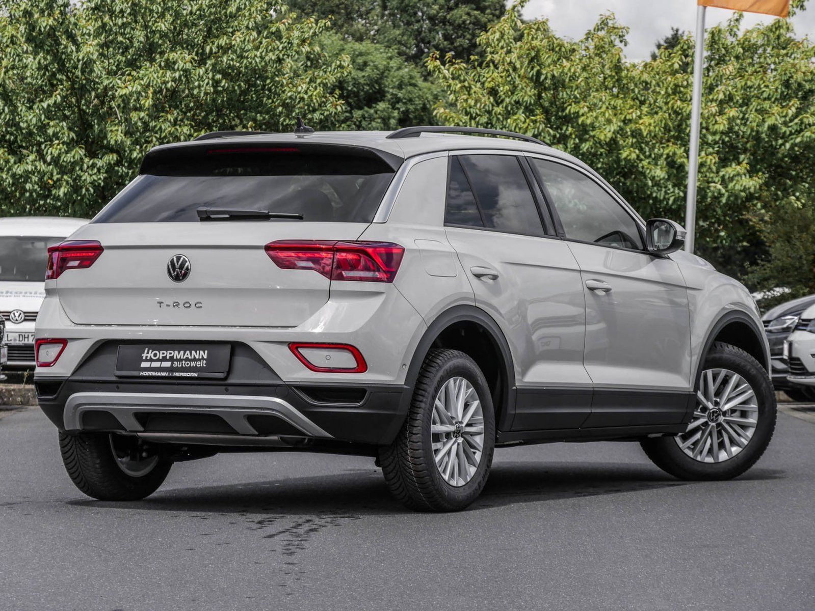 Volkswagen T-Roc Life 1.0 l TSI - Samsaru's Car Outlet