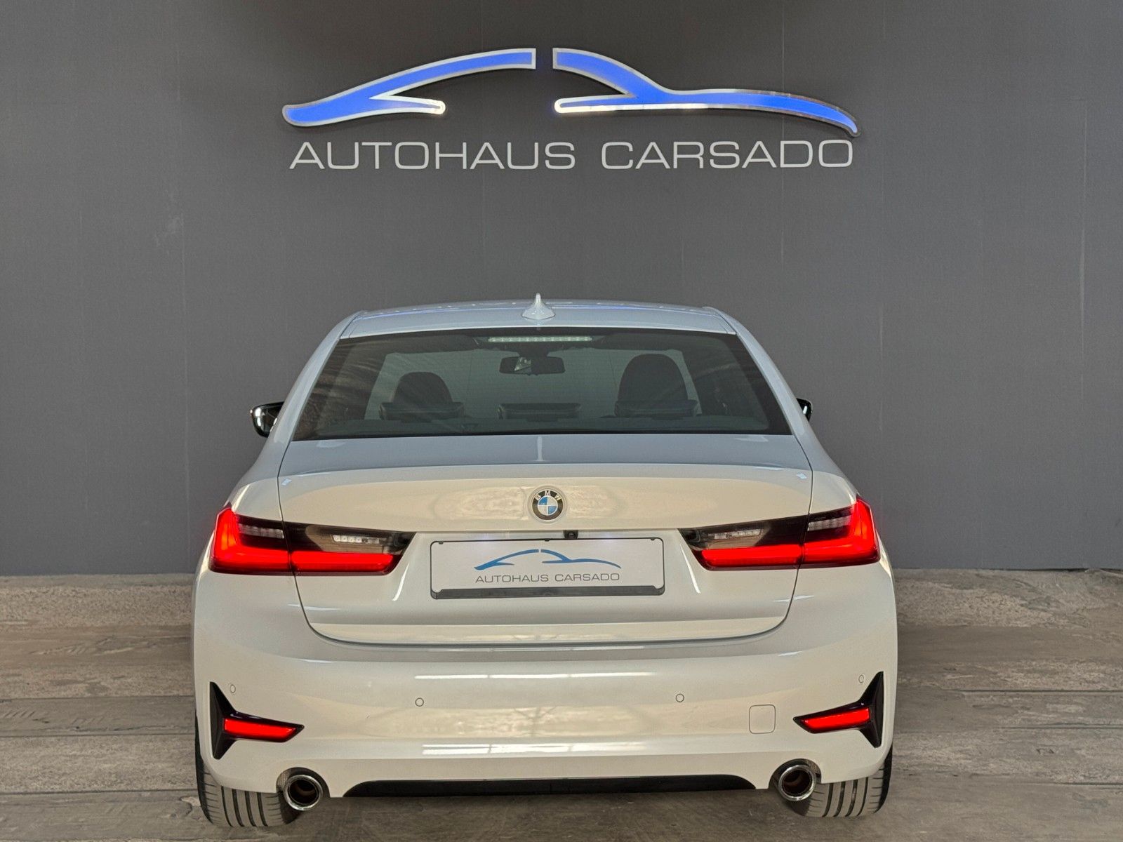 BMW 320i M-Sport - Samsaru's Car Outlet