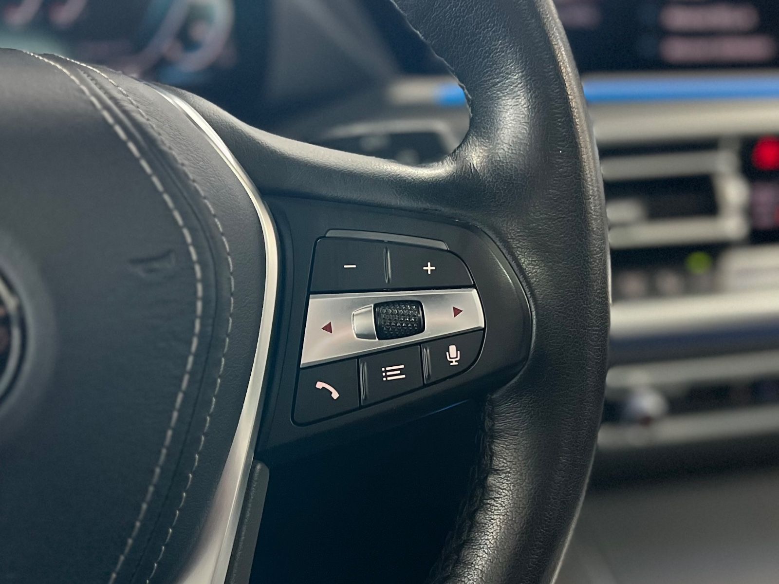 BMW X5 xDrive 45e AHK+HaKa+ACC+HuD+4Z+Pano+Park+LED