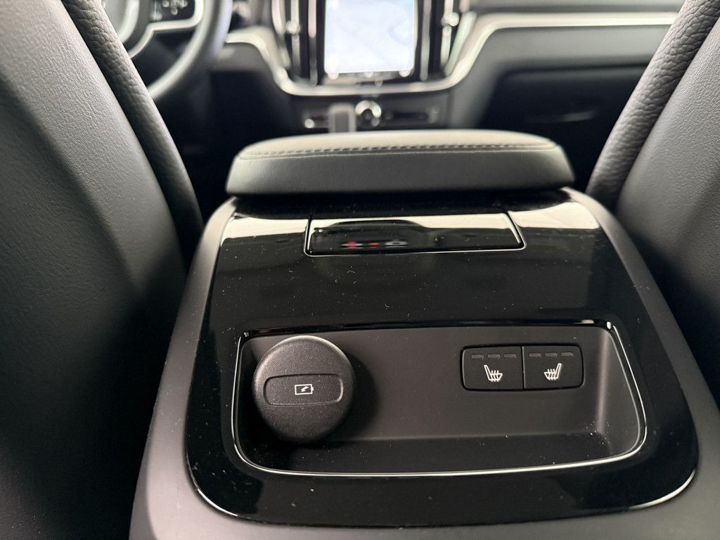 Volvo V60 T6 Plus Dark Recharge Plug-In Hybrid AWD