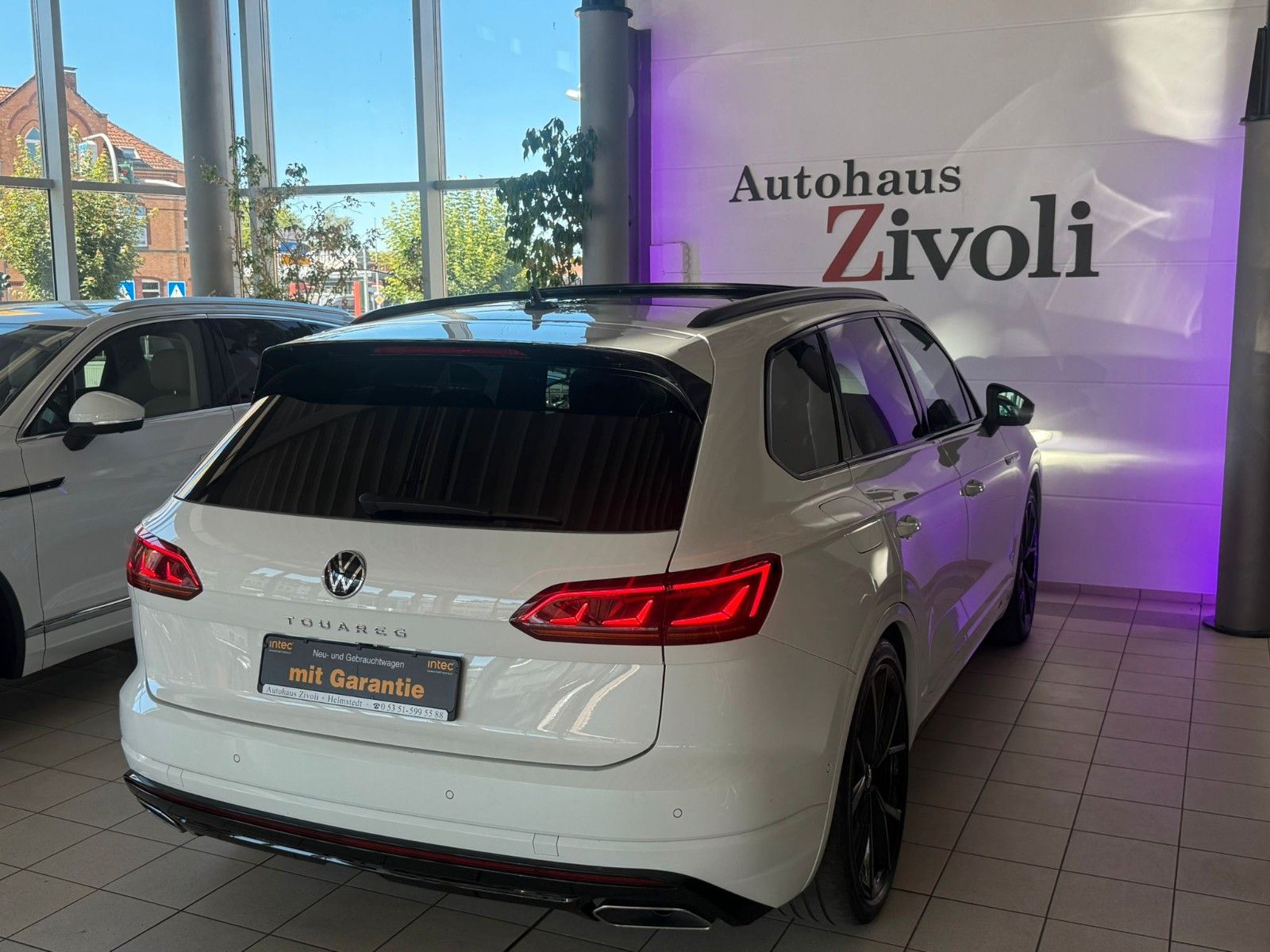 Volkswagen Touareg R-Line BLACK 3.0 TDI - Samsaru's Car Outlet