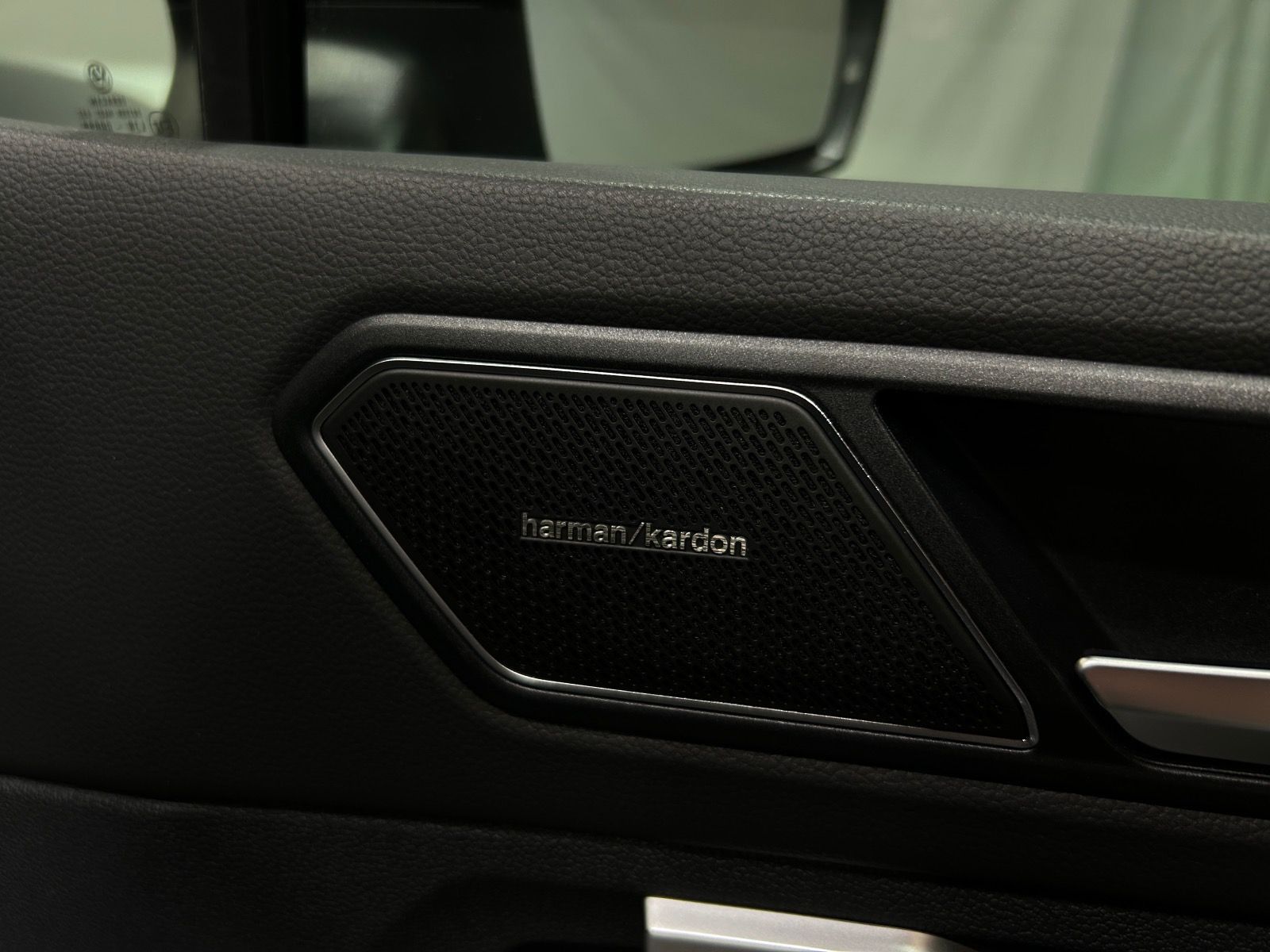 Volkswagen Tiguan R-Line 2.0 TSI DSG 4M - Samsaru's Car Outlet