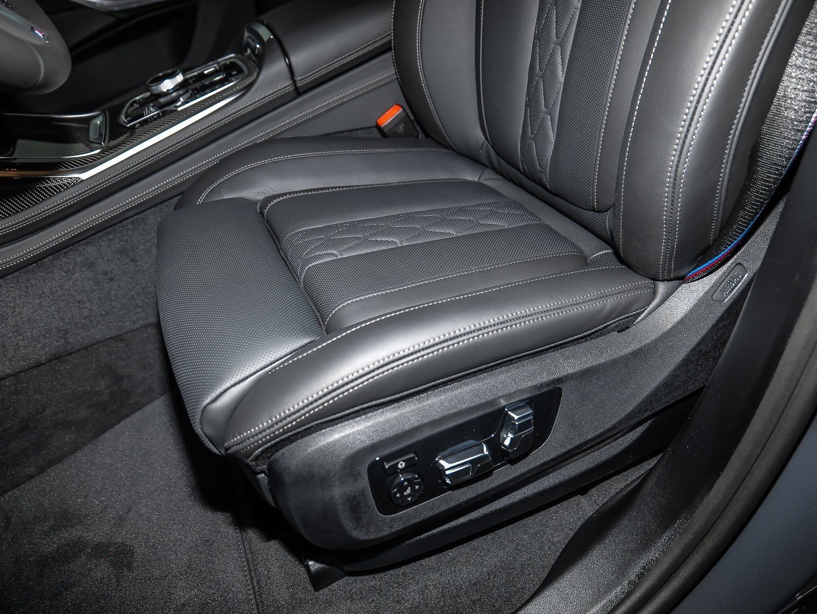 BMW X7 xDrive40d M SPORT PRO+AHK+PANO+HUD+UVM