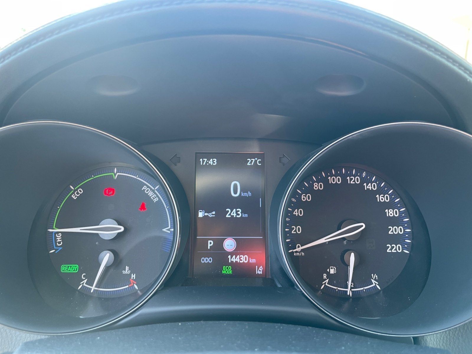 Toyota C-HR 1.8-l-Hybrid 5-Flow - Samsaru's Car Outlet