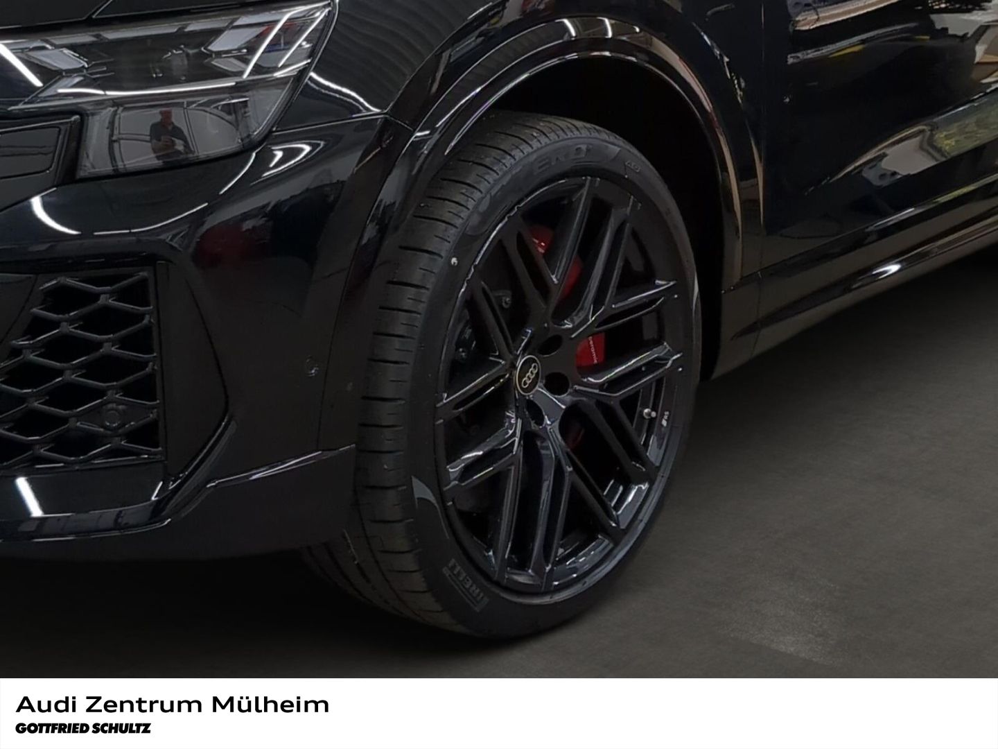 Audi RSQ8 performance 4.0 TFSI quattro305 km/h Luftfe