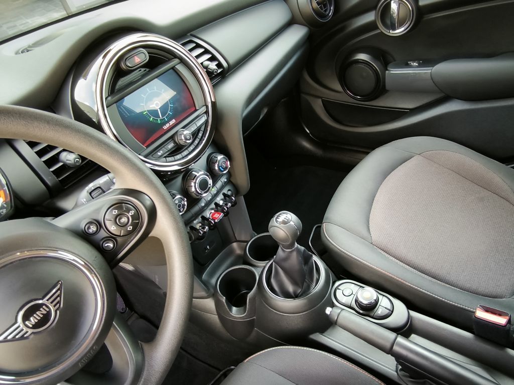 MINI Mini One - Samsaru's Car Outlet
