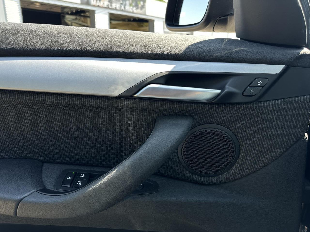 BMW X1 xDrive20i - Samsaru's Car Outlet